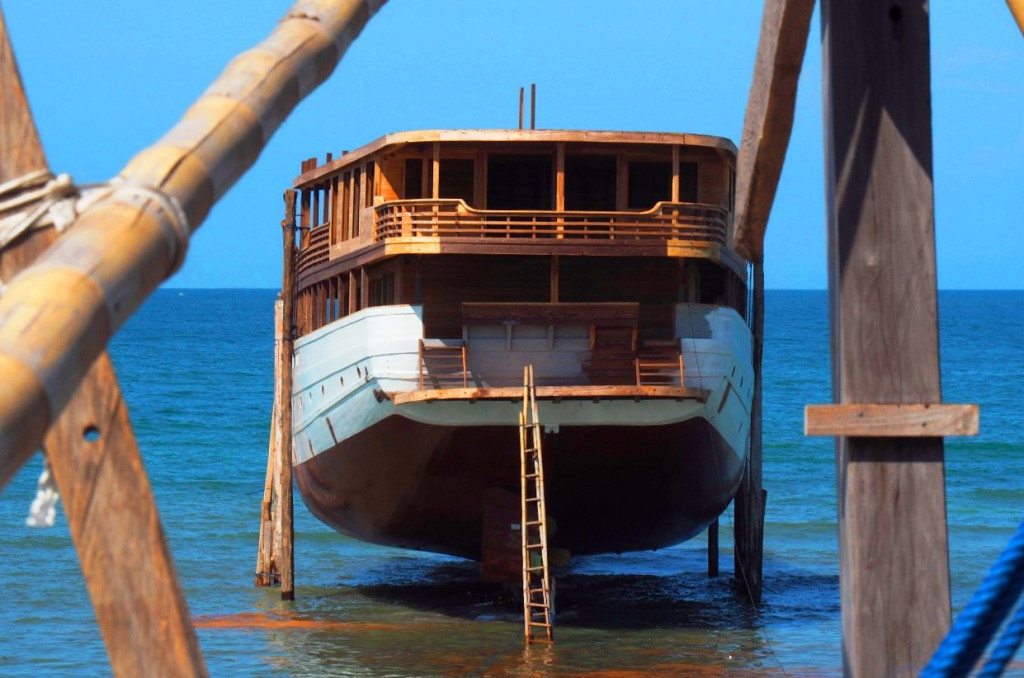 Berkah Wisata Bahari Bagi Perajin Pinisi