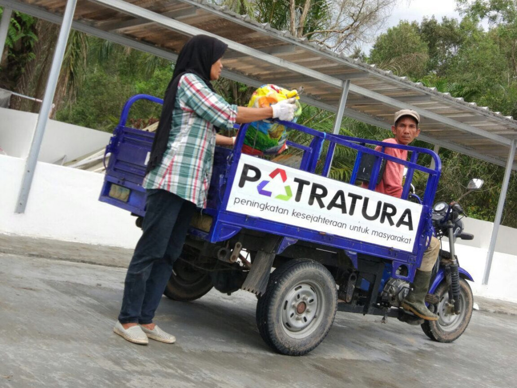  Masyarakat yang mengelola sampah program Pertamina Patratura. Foto: Metrotvnews.com