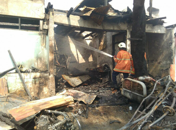 Bengkel di Surabaya Terbakar, 1 Orang Tewas