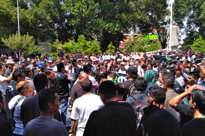 Mogok Massal Taksi Online bikin Penumpang Kebingungan