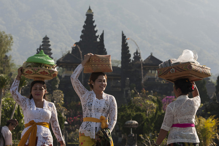 Suasana Galungan Pengungsi Gunung Agung
