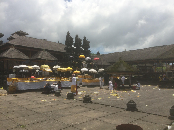 Sepi di Upacara Galungan Pura Besakih