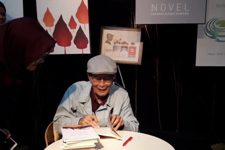 Cara Sapardi Djoko Damono Melawan Pikun