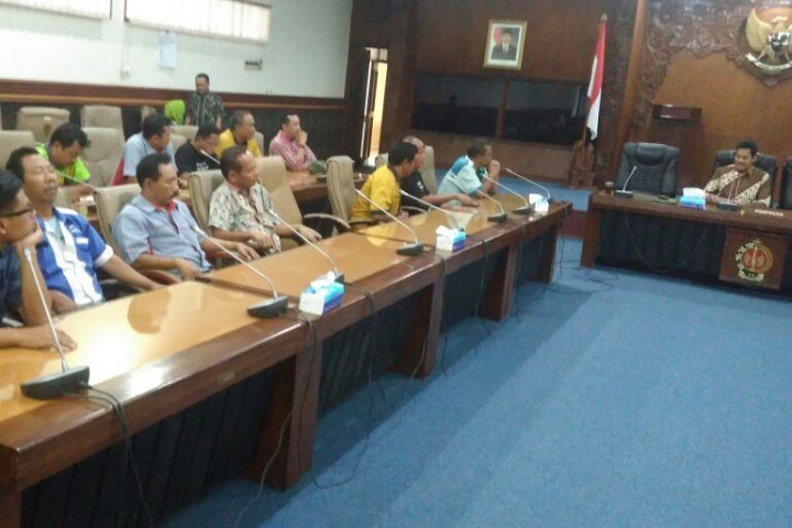 Angkutan Konvensional Desak Pergub Taksi Online Segera Diterbitkan