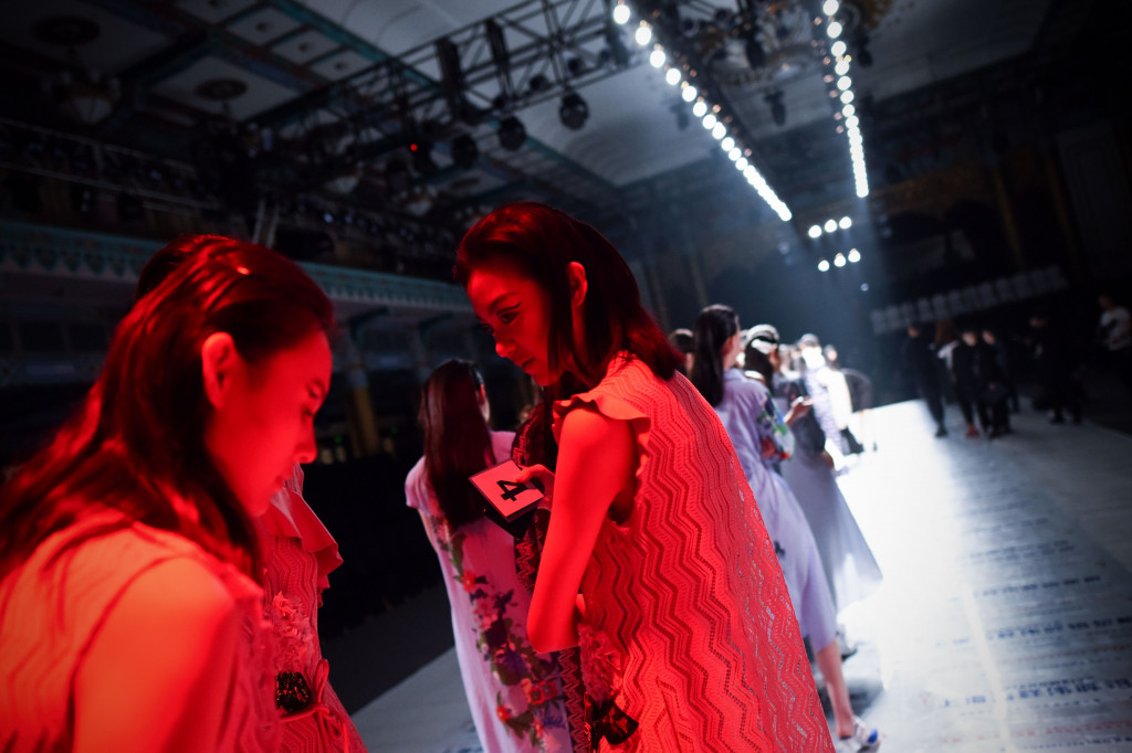 Di Balik Catwalk China Fashion Week 2017