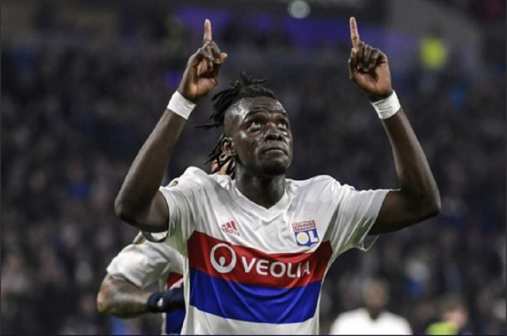 Diwarnai Satu Kartu Merah, Lyon Sukses Permalukan Everton