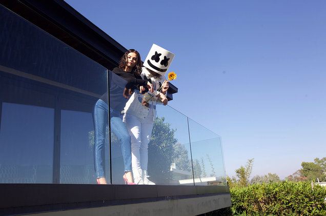 Lagu Kolaborasi Selena Gomez & Marshmello Sukses di Chart Billboard