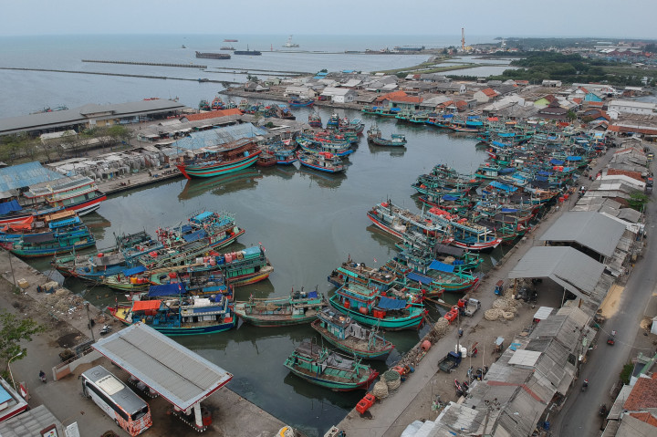 Ratusan Kapal Cantrang di Lamongan Mangkrak