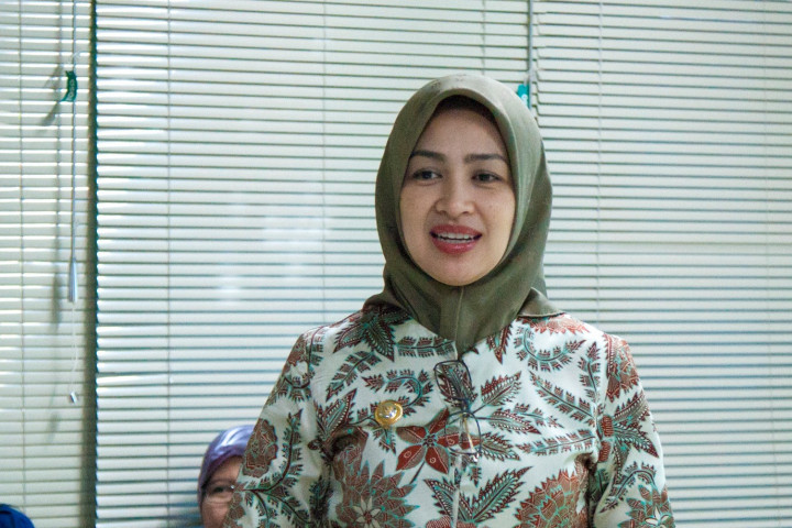 Gagap Teknologi, Warga Tangsel Masih Bisa Urus Izin di Kecamatan