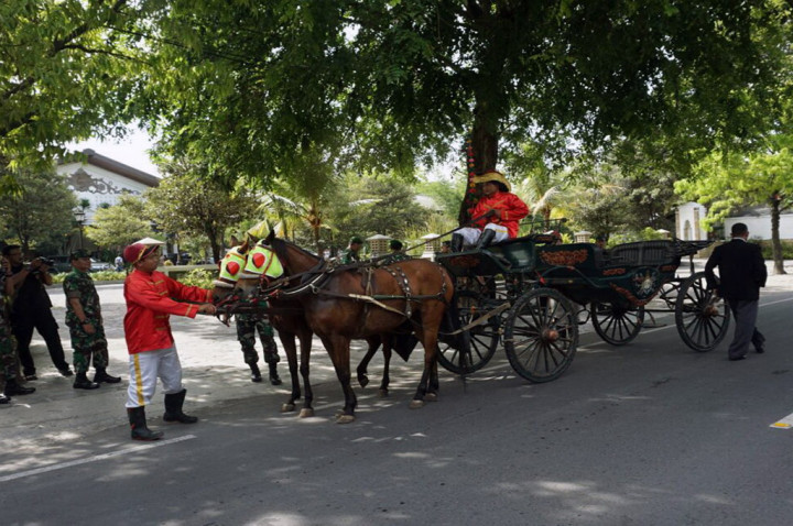 Rute Iring-iringan Kereta Kuda saat Pernikahan Kahiyang-Bobby