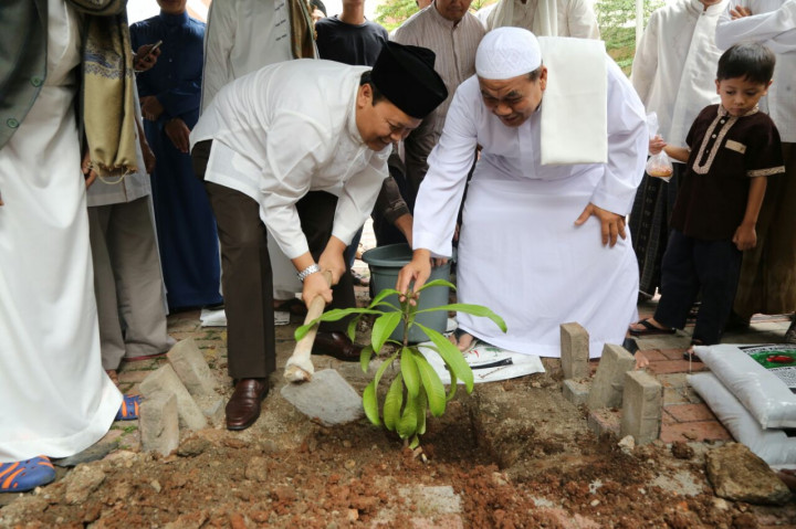Masa Reses, Pimpinan MPR Menanam Pohon