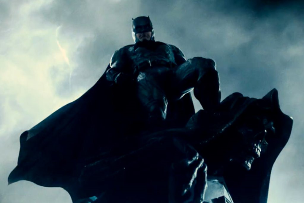 Ben Affleck menyebut bahwa Batman, tokoh yang dia perankan di waralaba DCEU, tampil berbeda dalam film Justice League. Batman tidak lagi kaku dan kelam, tetapi lebih ringan dan luwes. (Foto: Dark Horizons)
