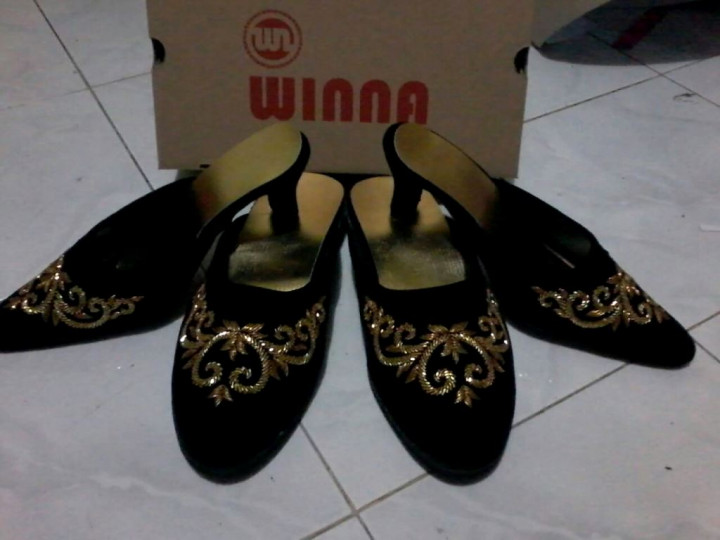 Keluarga Presiden Pesan 8 Pasang Selop untuk Pernikahan Kahiyang-Bobby