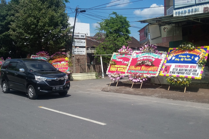 Jihandak TNI Sterilkan Seluruh Karangan Bunga