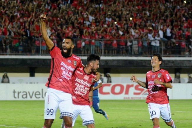 Disaksikan Luis Milla, Laga PSM vs Bali United Ricuh