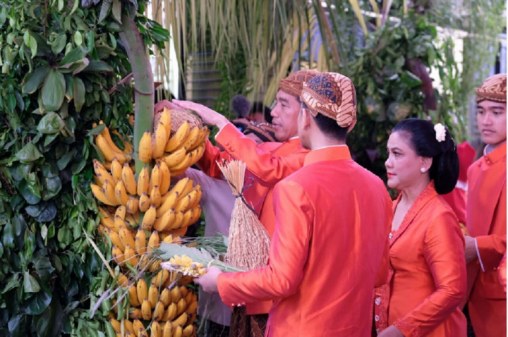 Bleketepe Dipasang Presiden, Tanda Prosesi Pernikahan Putrinya Dimulai