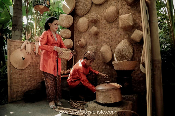 Begini Prosesi Siraman Kahiyang oleh Jokowi