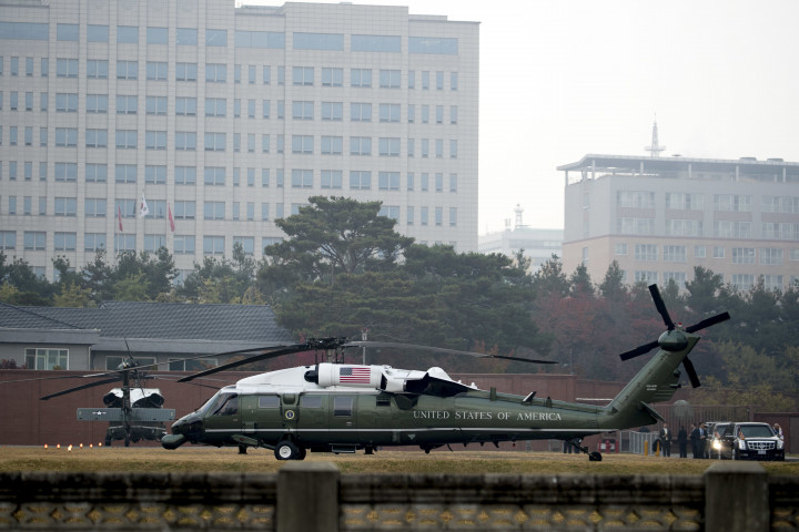 Cuaca Buruk, Trump Batal Kunjungi DMZ Korsel-Korut