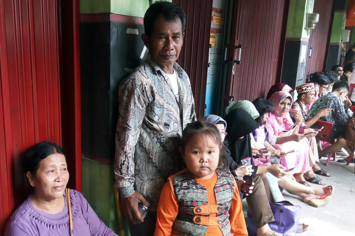 Warga Datang Sejak Pagi Demi Melihat Mantu Presiden