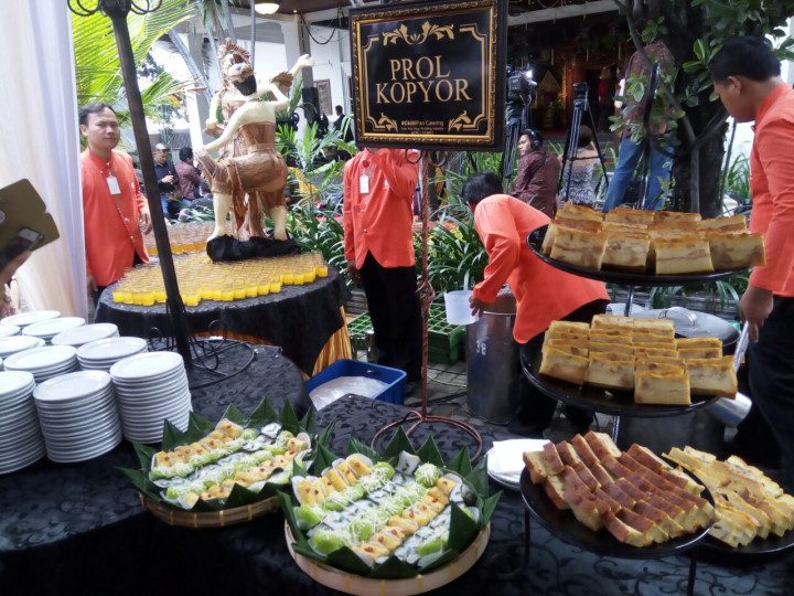 Aneka Hidangan Tradisional Warnai Ijab Kabul Kahiyang-Bobby