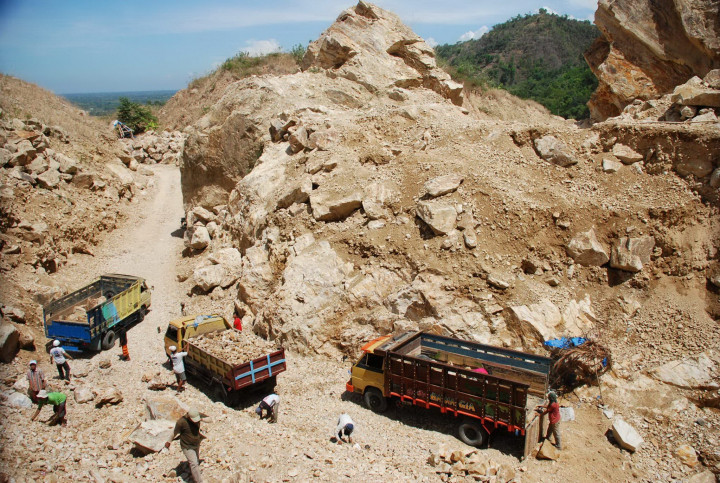 Polda Jabar Ungkap Tambang Batu dan Pasir Ilegal di Cianjur