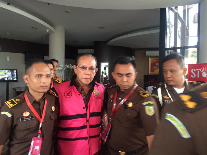 Kepala BKKBN RI Ditahan Kejagung Pakai Rompi 'Pink'