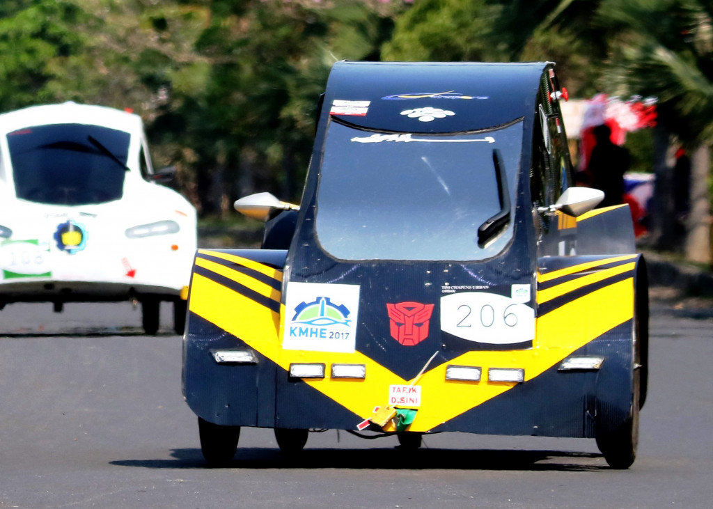 'Transformer' Ikut Balapan di ITS