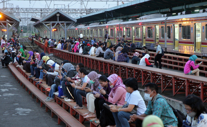 Penumpang KRL Diajak Mengheningkan Cipta