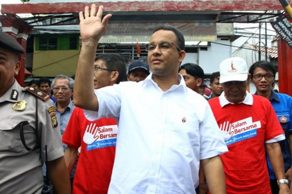 Anies Baswedan berdialog dengan warga saat blusukan ke Rusun Kebon Kacang, Jakarta. Foto: MI/Galih Pradipta.