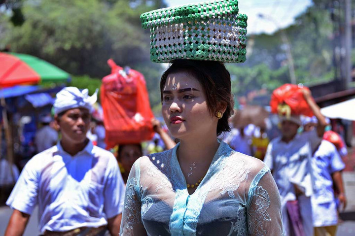 Umat Hindu Laksanakan Persembahyangan Kuningan