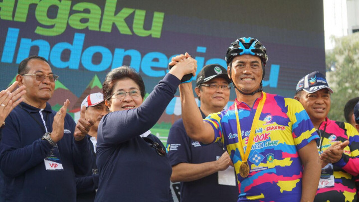 Menkes Nila Menyambut Peserta Sepeda Tour De Sabang-Jakarta