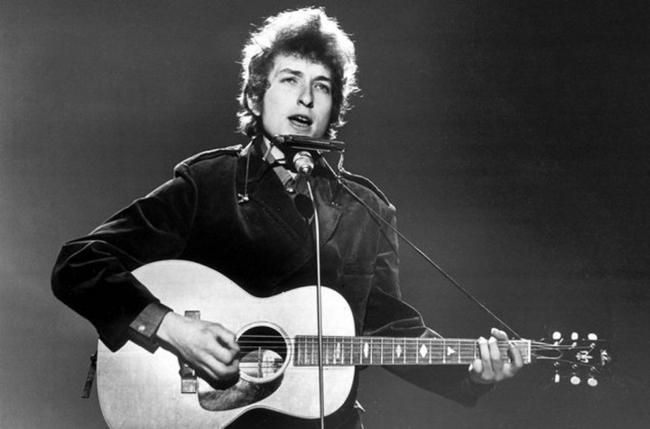 Gitar Ikonik Bob Dylan Terjual Seharga Rp5,4 Miliar