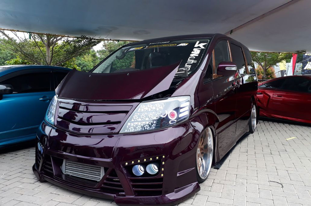 Toyota Alphard Ini Jawara Kontes dengan Konsep Simpel 