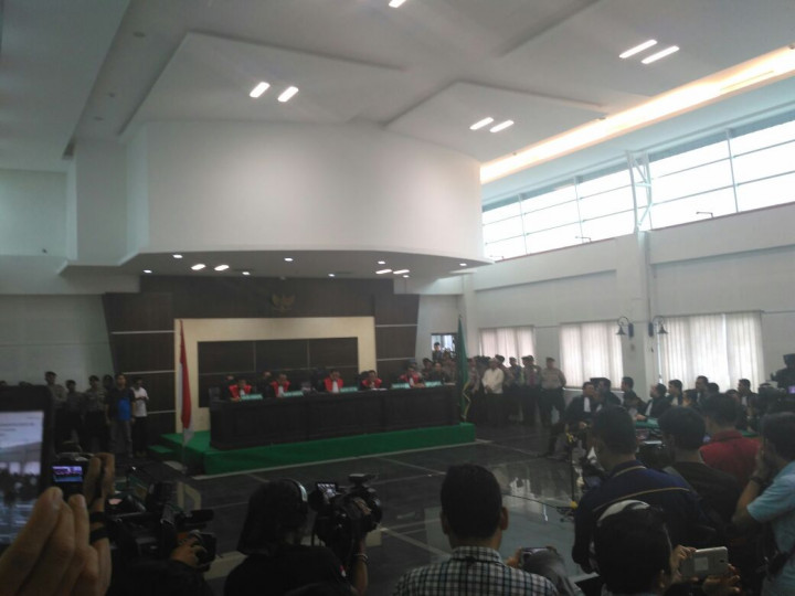 Buni Yani Divonis 1,5 Tahun Penjara