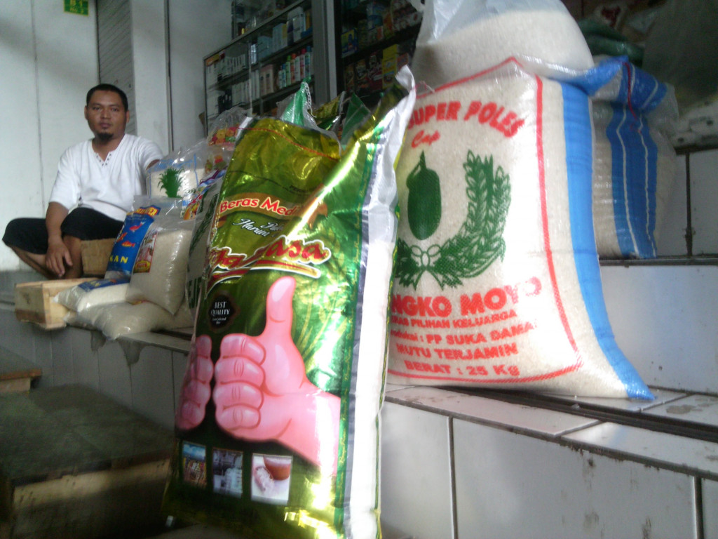  Pedagang beras di Pasar Dinoyo, Kota Malang, Jawa Timur. Foto: MI/Bagus Suryo