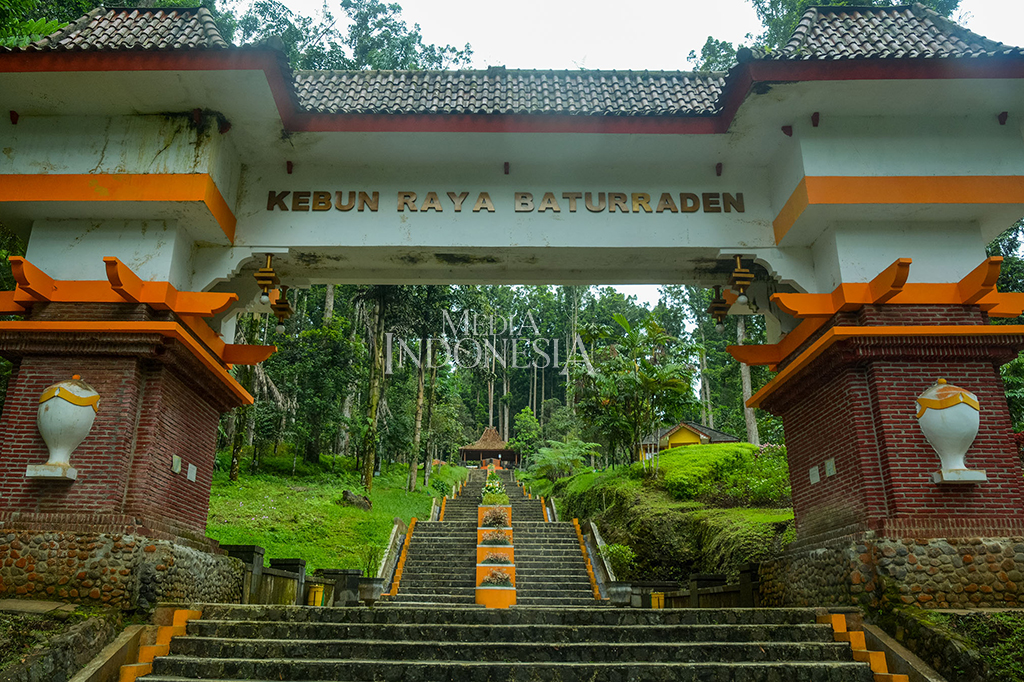 Mengunjungi Kebun Raya Baturaden di Banyumas