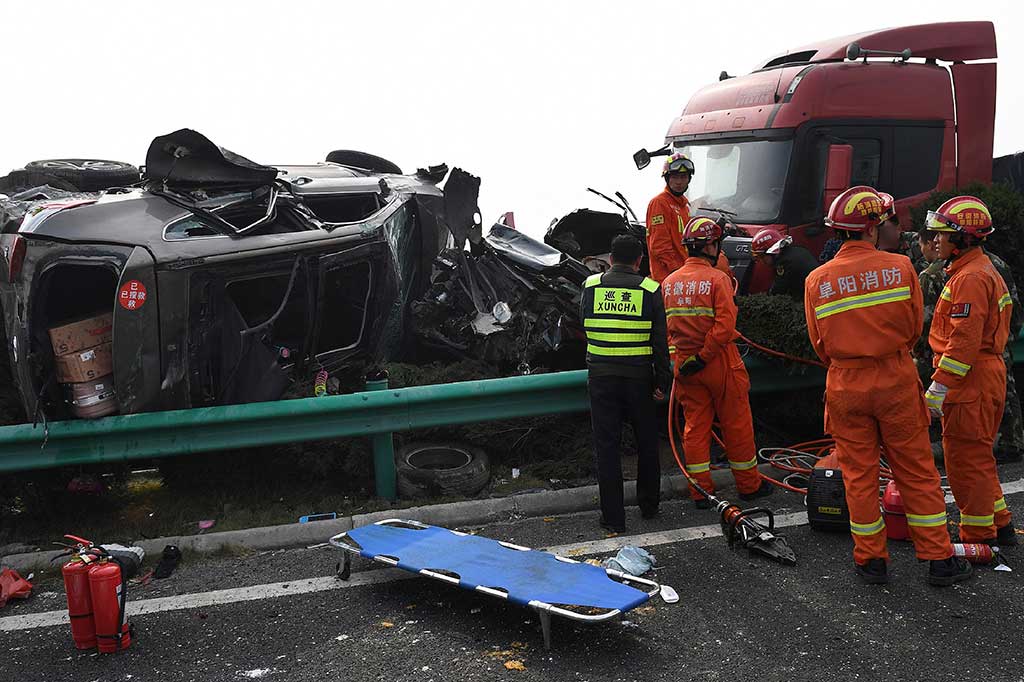 Tabrakan Beruntun Libatkan 30 Mobil, 18 Orang Tewas