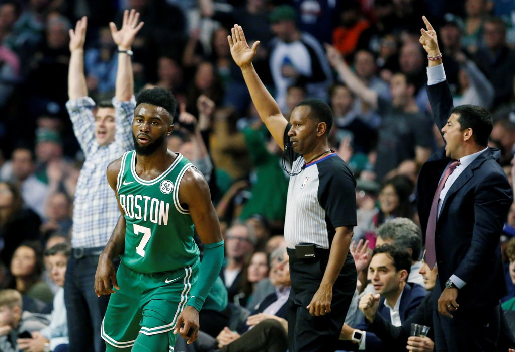 Jaylen Brown menjadi bintang kemenangan Celtics atas Warriors (Foto: AFP)