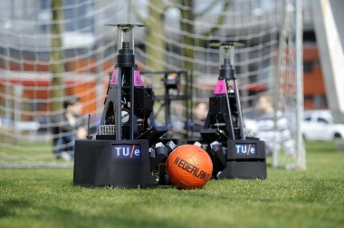 Robot Ini Bisa Main Bola Seperti Profesional