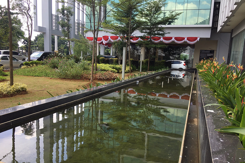 Kondisi kolam air mancur di Balai Kota Tangsel -- MTVN/Farhan Dwitama