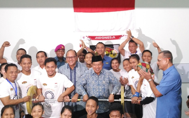 Ketika Kalla Jadi Atlet Angkat Besi