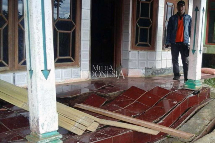 Pergerakan Tanah Landa Permukiman Penduduk di Tasikmalaya