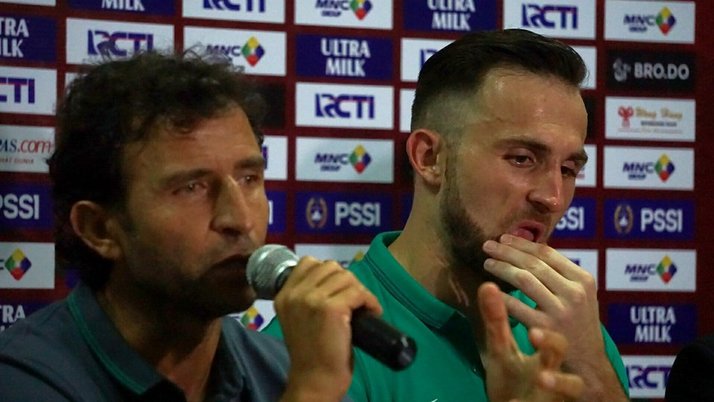 Luis Milla (kiri). (Foto: MTVN/Kautsar Halim)