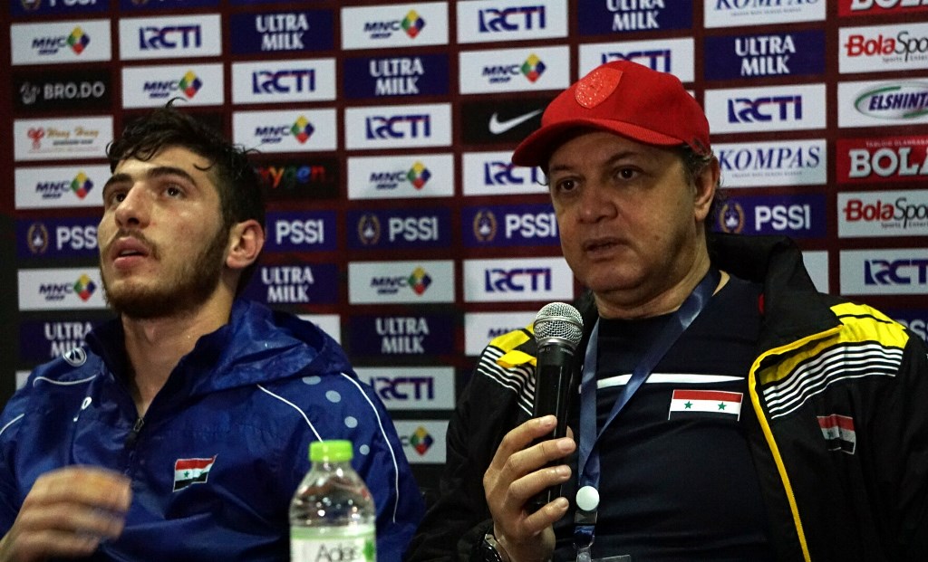 Pelatih Suriah Husein Afash (Kanan). (Foto: MTVN/Kautsar Halim)