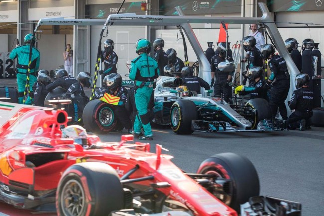 Hamilton Korek Kembali Perseteruannya dengan Vettel di GP Azerbaijan