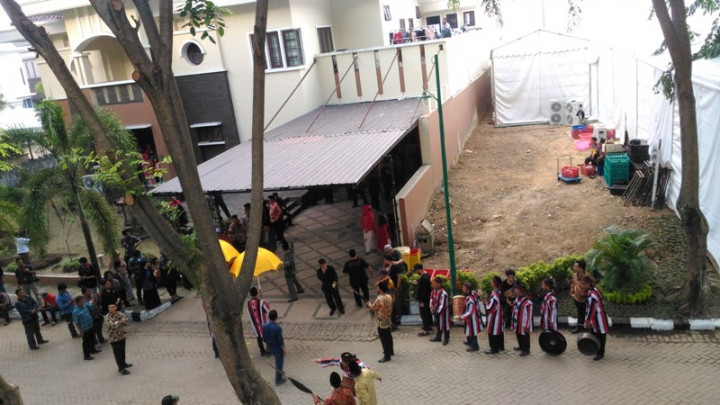 Gendang dan Pencak Silat Sambut Bobby-Kahiyang di Medan