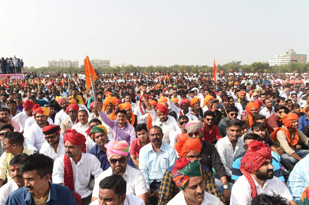  Rajput Karni Sena supporters gathered in thousands to protest against Sanjay Bhansalli's contorversial film 'Padmavati'. (Photo:AFP/Sam Panthaky)