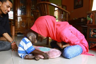 Pentingnya Mendidik Anak Menyayangi Binatang Sejak Kecil