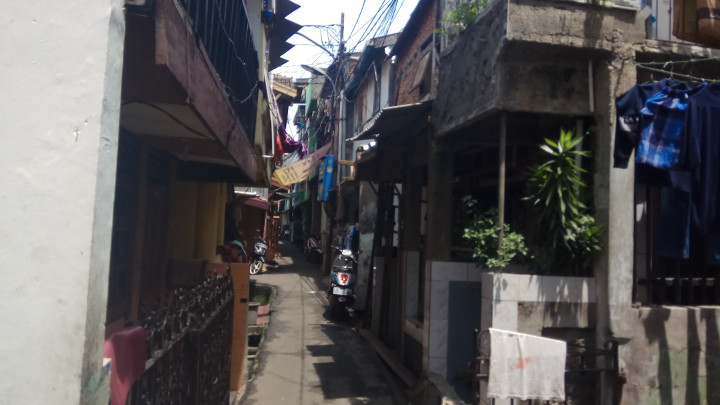 Menilik Kawasan RW Kumuh di Kampung Pulo