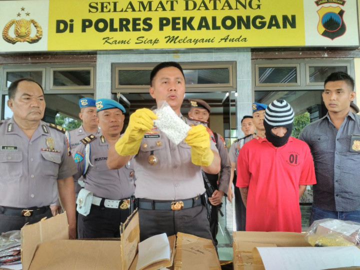 Polisi Cokok Pengedar 155 Ribu Pil Psikotropika di Pekalongan